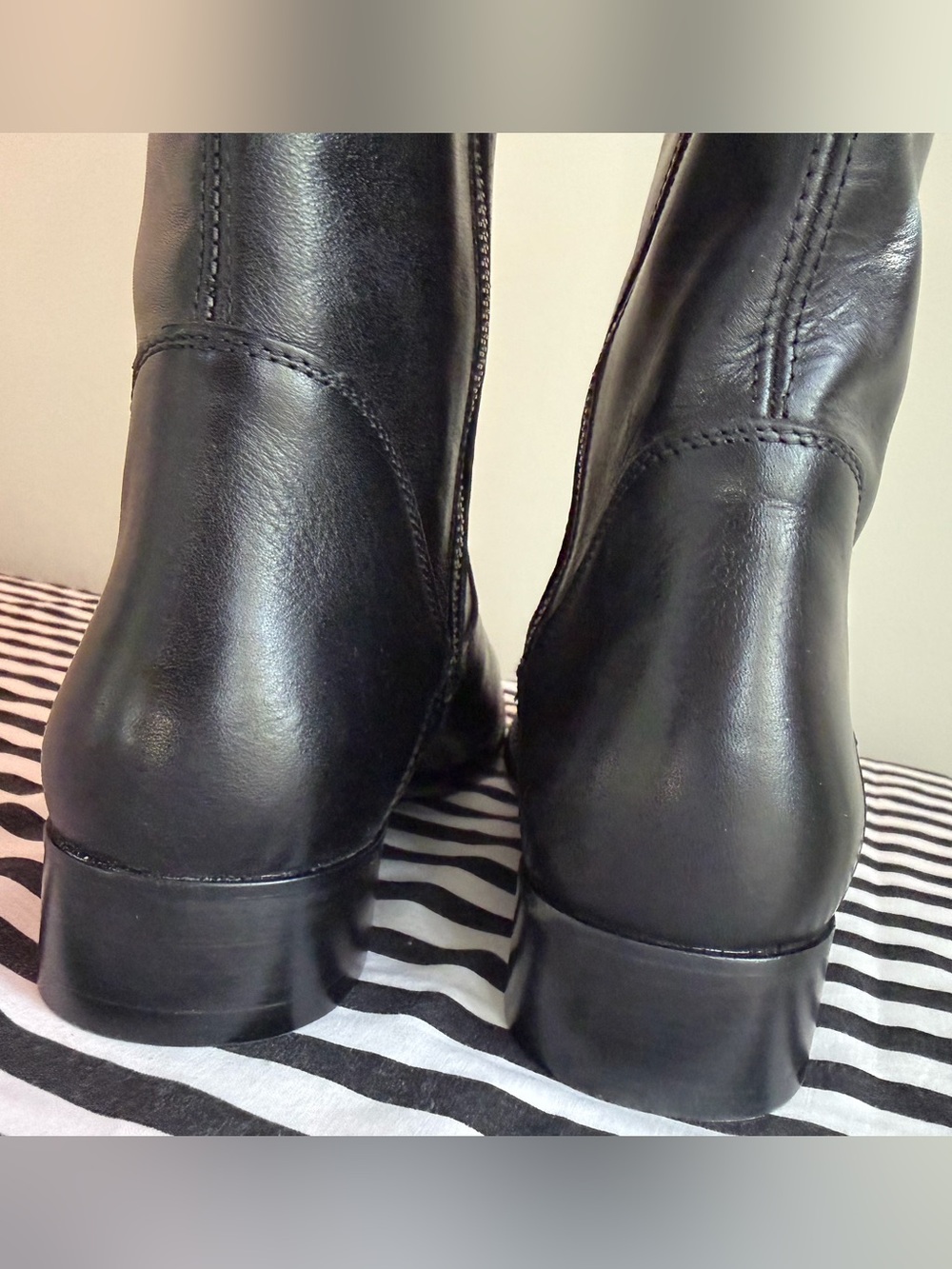 Frye size 8 Black Leather Tall Riding Boots with Side Zip - Picture 2 of 15